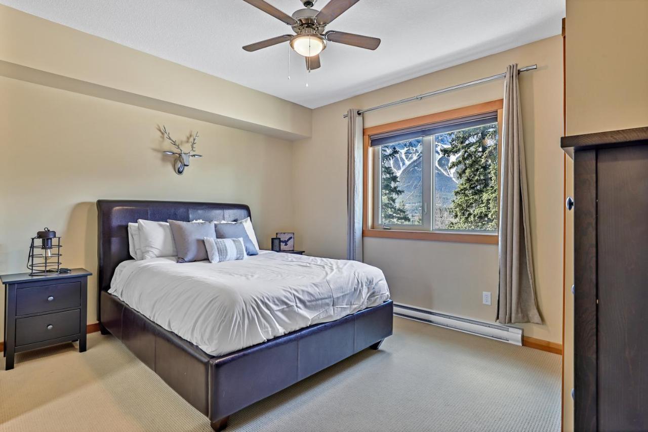 Spectacular Mountain View Corner Unit Pool Hot Tub Park Pass Apartment Canmore Exterior photo