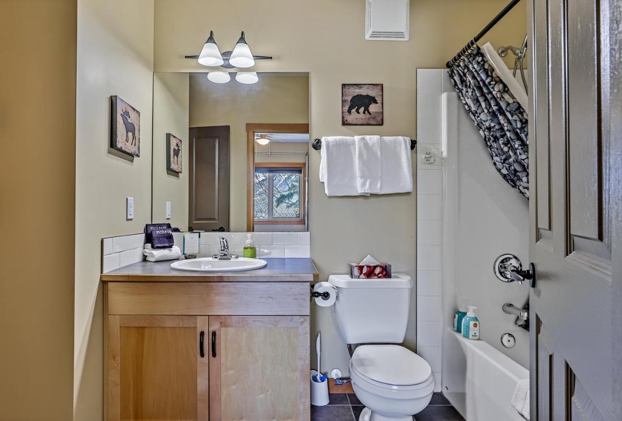 Spectacular Mountain View Corner Unit Pool Hot Tub Park Pass Apartment Canmore Exterior photo