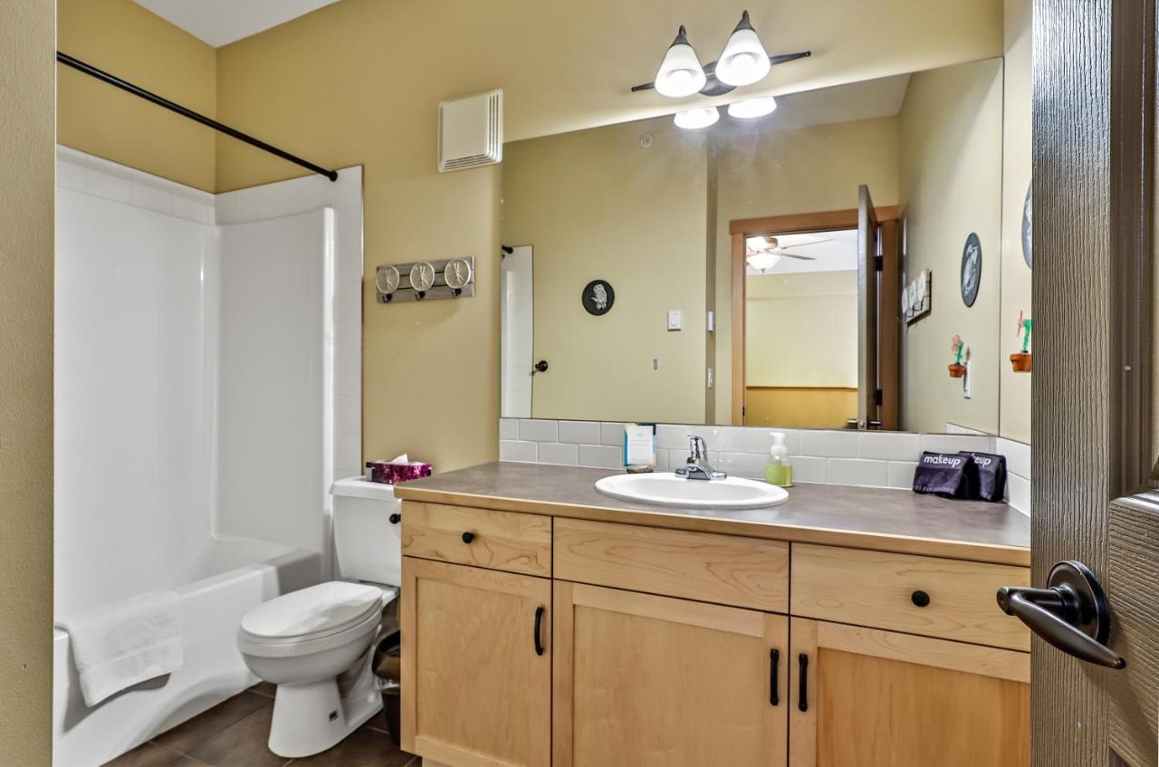 Spectacular Mountain View Corner Unit Pool Hot Tub Park Pass Apartment Canmore Exterior photo