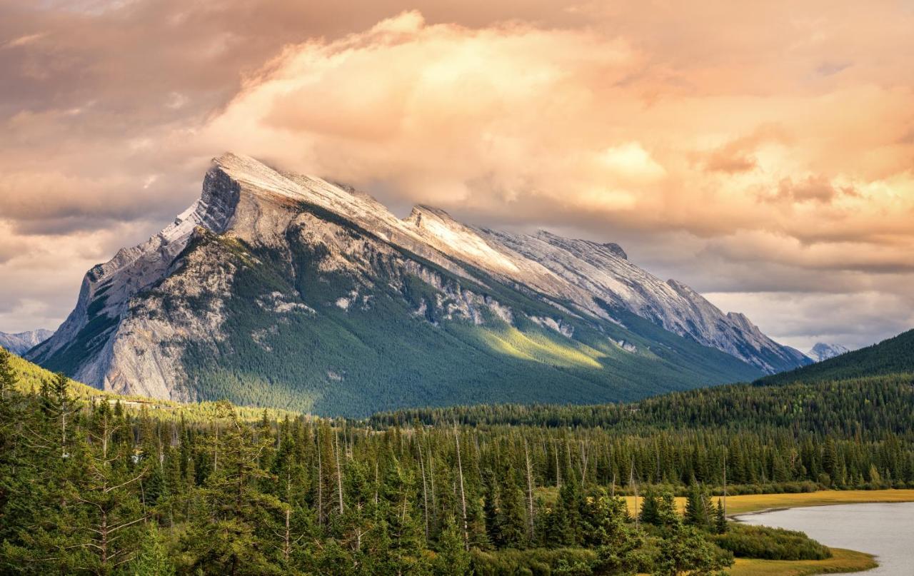 Spectacular Mountain View Corner Unit Pool Hot Tub Park Pass Apartment Canmore Exterior photo